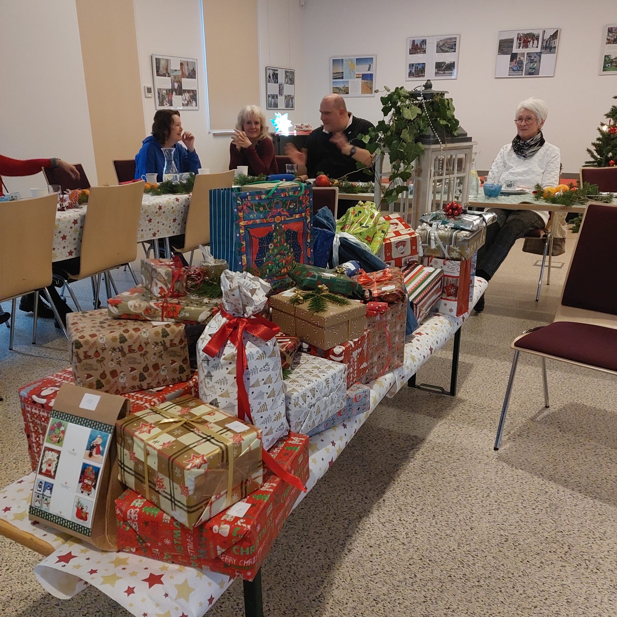 Gemeinsame Vorweihnachtsfreude im Verein Bild