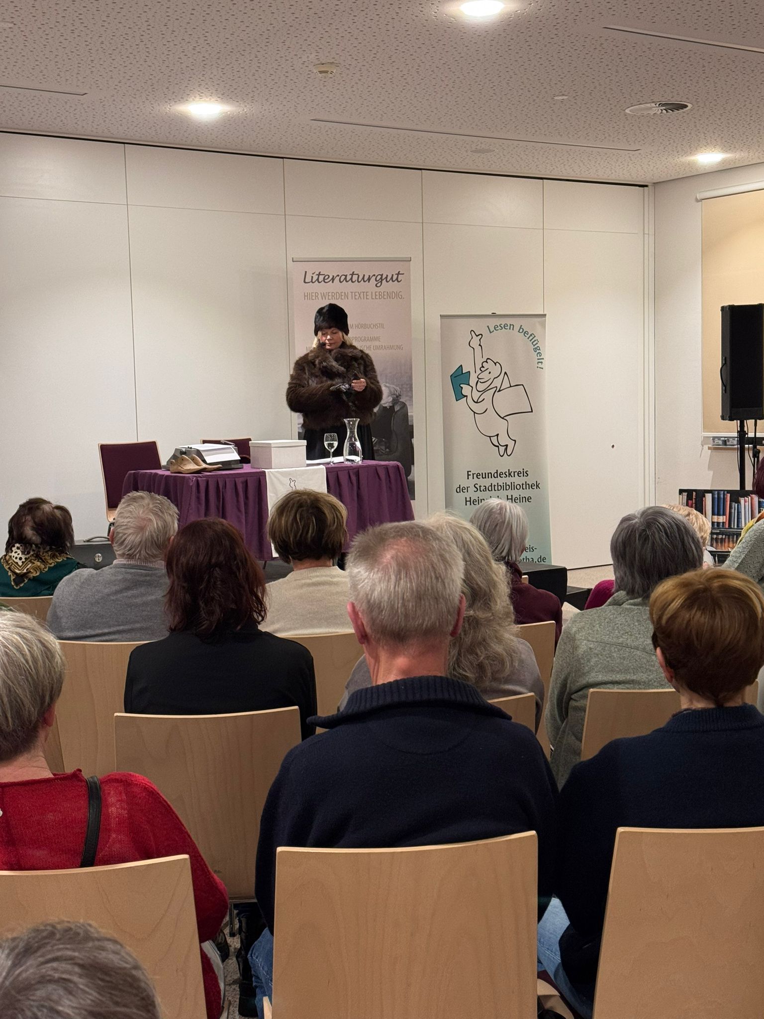 „Mama bringt die Wäsche“ – Ein Abend zu Erich Kästner mit Ines Körner Bild